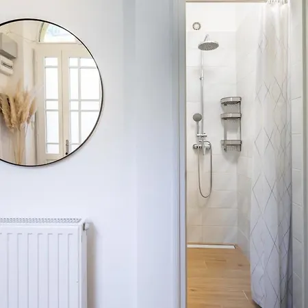 Very Large With Air Conditioning