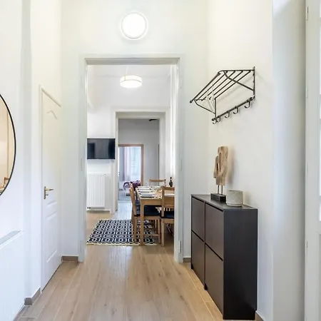 Very Large With Air Conditioning Apartman