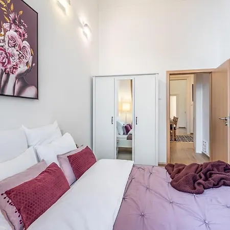 Very Large With Air Conditioning