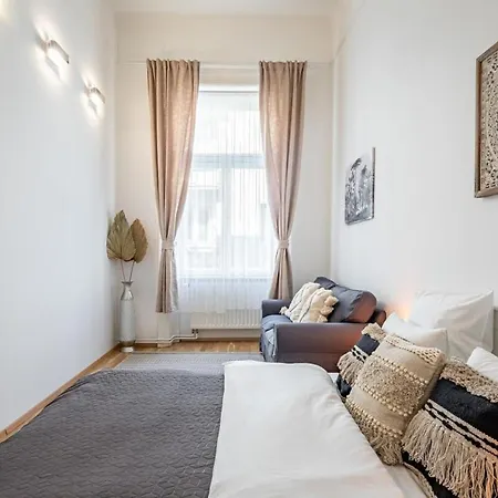 Very Large With Air Conditioning