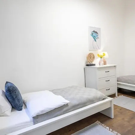 Very Large With Air Conditioning *