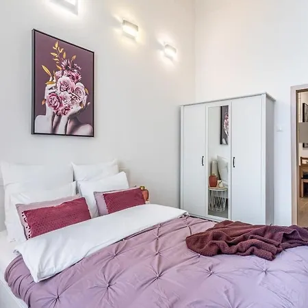 Very Large With Air Conditioning Apartman *