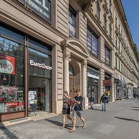 Very Large With Air Conditioning *