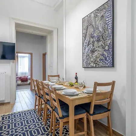 Very Large With Air Conditioning