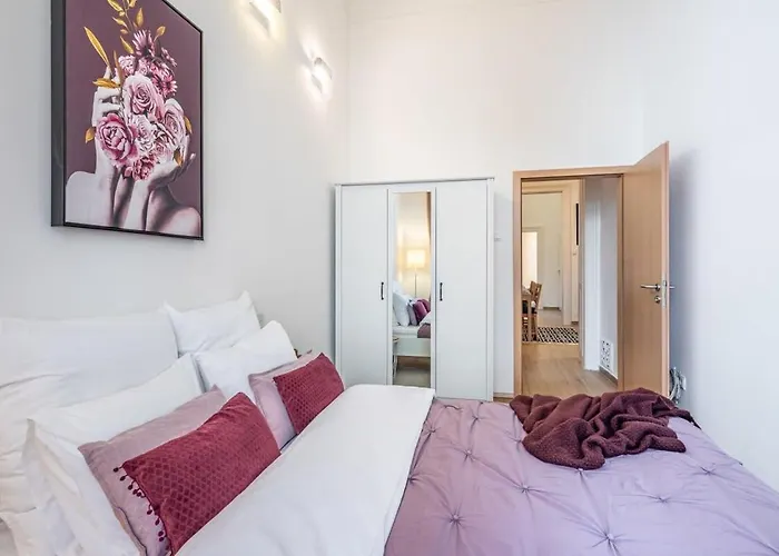 Very Large With Air Conditioning