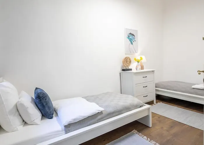 Very Large With Air Conditioning *