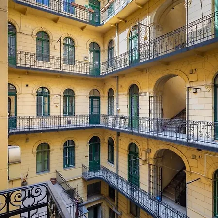 Apartment Very Large With Air Conditioning *